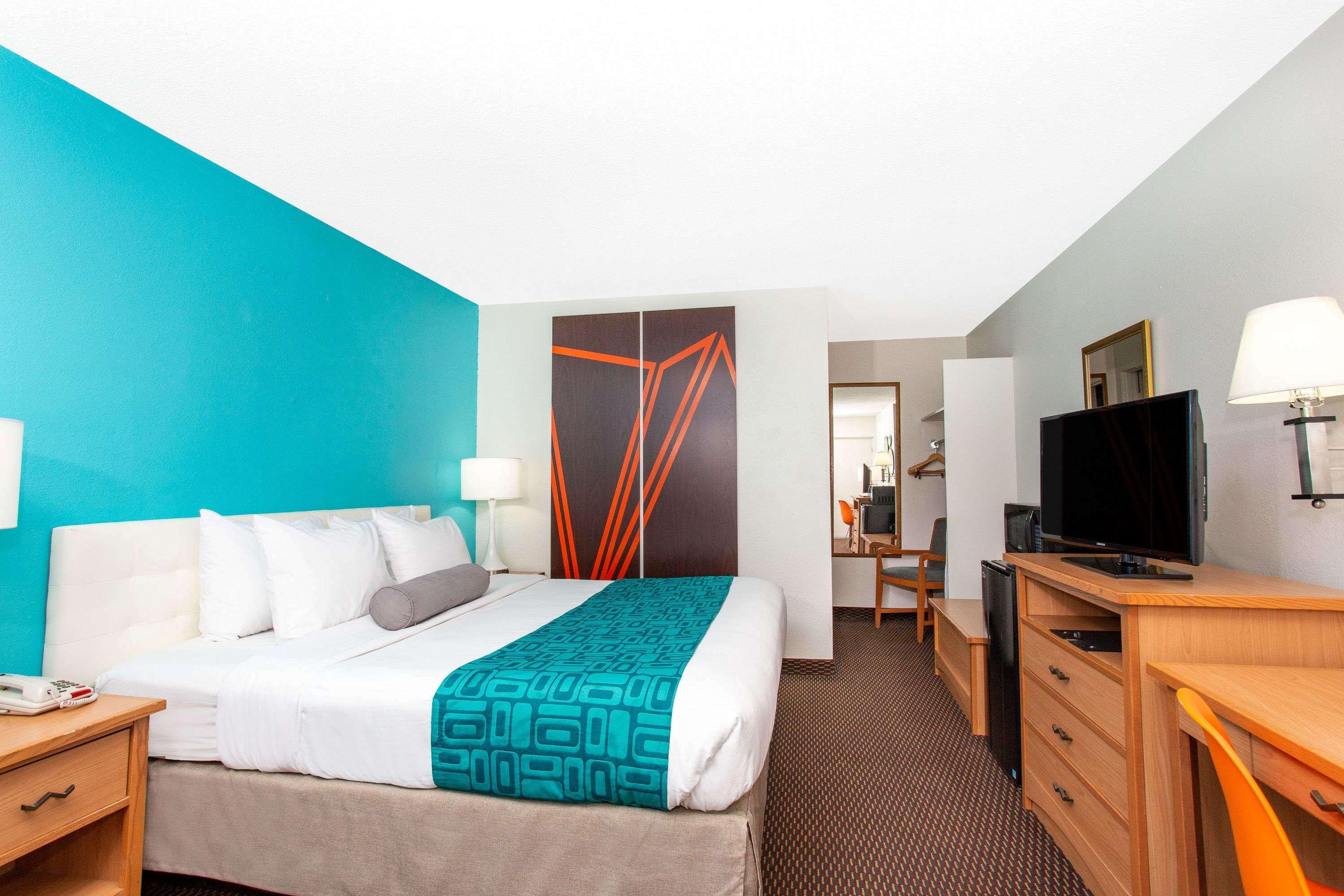 Howard Johnson By Wyndham Colorado Springs Bagian luar foto
