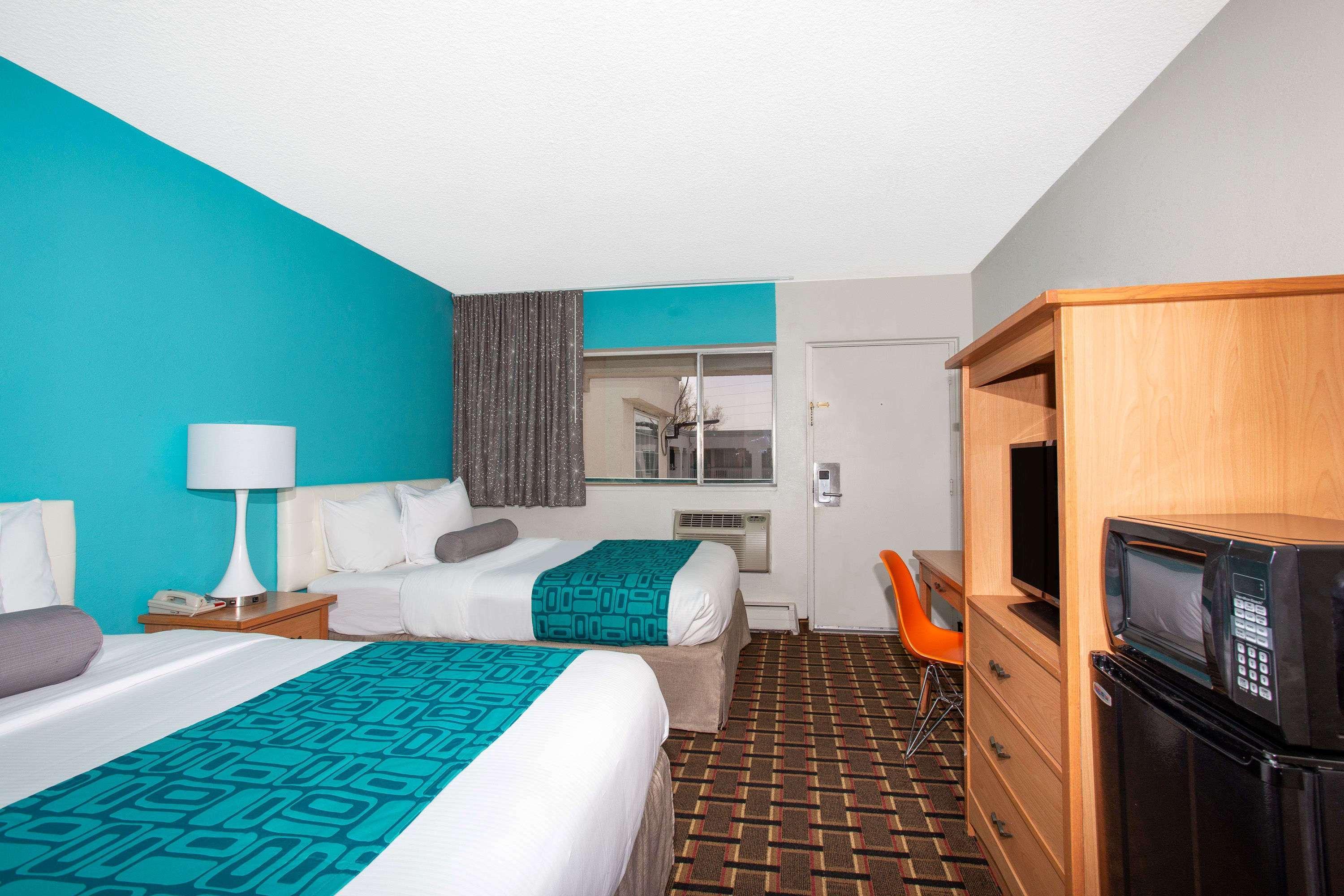 Howard Johnson By Wyndham Colorado Springs Bagian luar foto