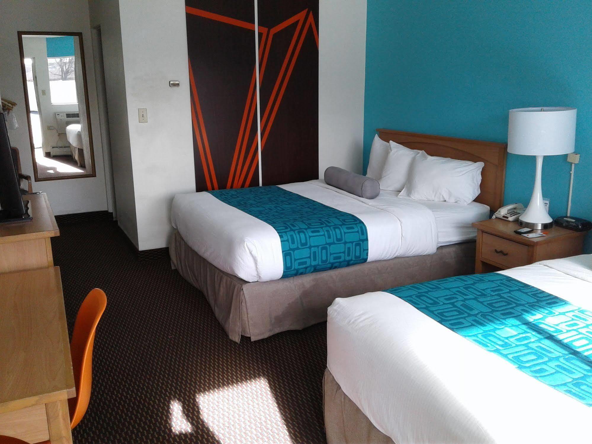 Howard Johnson By Wyndham Colorado Springs Bagian luar foto
